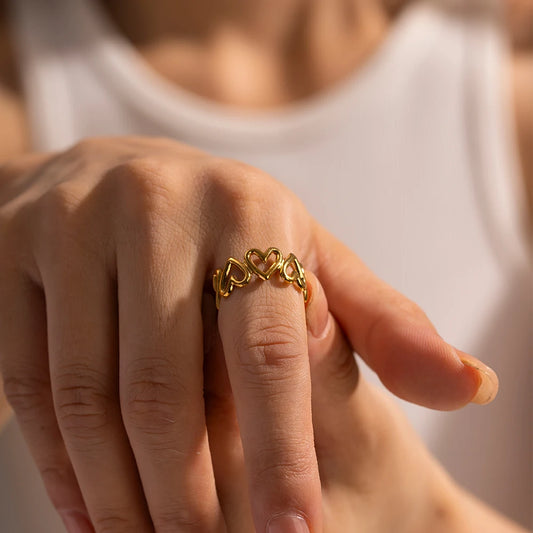 Anillo Uworld Chic Love Hollow Opening para mujer, joyería de acero inoxidable, metal de oro de 18 quilates, moderno, minimalista, ideal para fiestas, resistente al agua.